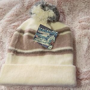 Soft And Cozy Nwt Wool Blend Striped Toque/Hat With Pom Pom